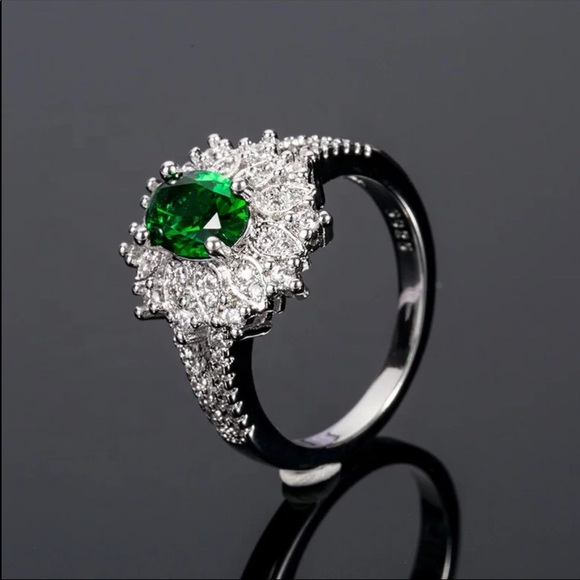 New Dainty Flower 925 Silver Emerald Ring 💍 - Picture 4 of 5